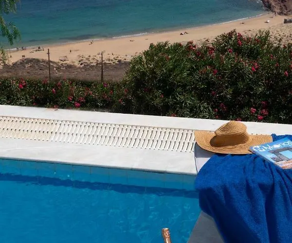 Siourdas Mykonos * Agios Sostis (Mykonos)